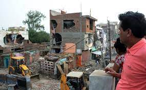खंडवा में एक के बाद एक 26 सिलेंडरों में ब्लास्ट: घर में बनाया था गोदाम, प्रशासन ने चलाया बुलडोजर; दो घायल इंदौर रेफर खंडवा में एक के बाद एक 26 सिलेंडरों में ब्लास्ट: घर में बनाया था गोदाम, प्रशासन ने चलाया बुलडोजर; दो घायल इंदौर रेफर