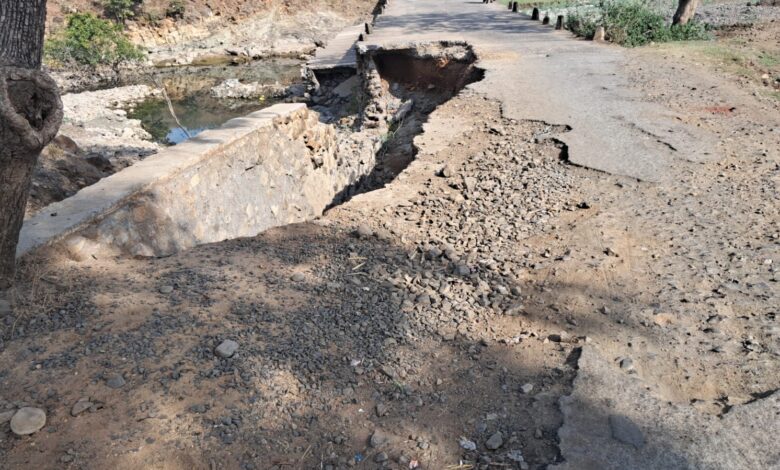 दो राज्यों को जोड़ने वाली सड़क की पुलिया हुई जानलेवा