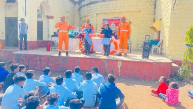 एनडीआरएफ टीम ने प्रतापगढ़ विद्यालय मे बच्चो को आपदा से बचाव की जानकारी दी