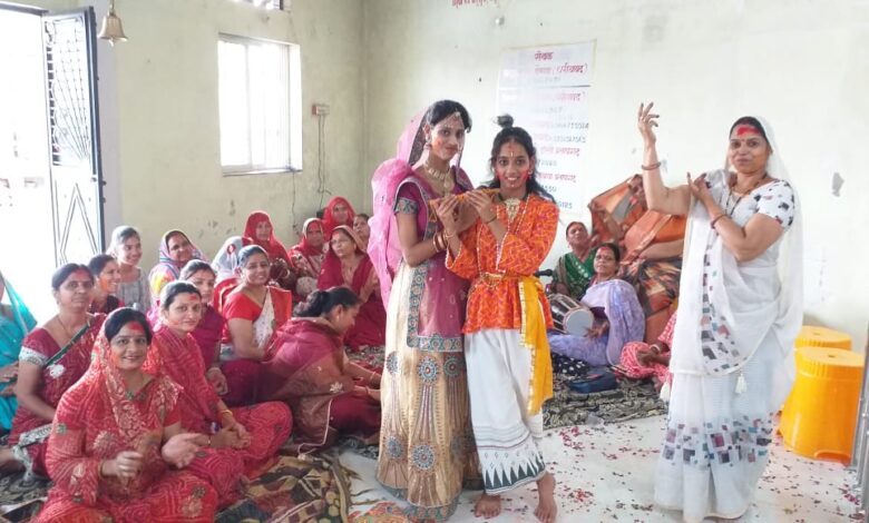 एरिया पति भक्त महिला मंडल द्वारा फाग महोत्सव पर हुए भजन कीर्तन एरिया पति भक्त महिला मंडल द्वारा फाग महोत्सव पर हुए भजन कीर्तन