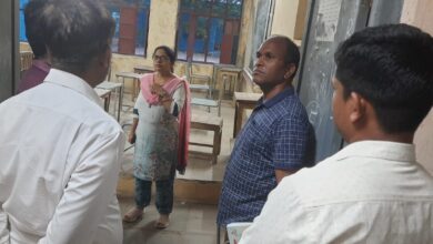 जिला निर्वाचन अधिकारी ने किया मतदान केंद्र का निरीक्षण, दिए निर्देश