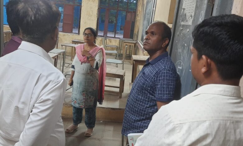 जिला निर्वाचन अधिकारी ने किया मतदान केंद्र का निरीक्षण, दिए निर्देश