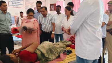 जिला कलक्टर ने आकांक्षी ब्लॉक पीपलखुट के सीएचसी का निरीक्षण किया