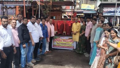 राजस्व मंत्री हेमंत मीणा ने भाजपा के सामाजिक सरोकार कार्यक्रम के अंतर्गत आमजन को राहत प्रदान करने के लिए शीतल जल की प्याऊ का शुभारंभ किया एवं मूक पक्षियों के लिए परिंडे बांधे