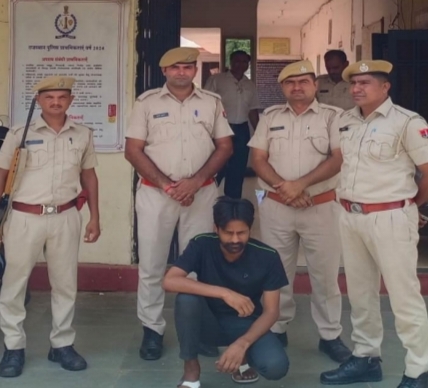 फर्जी एनसीबी अधिकारी बनकर रूपये ठगने के मामले मे एक आरोपी को किया गिरफ्तार फर्जी एनसीबी अधिकारी बनकर रूपये ठगने के मामले मे एक आरोपी को किया गिरफ्तार