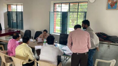 जिला कलक्टर पहुंचे धरियावद, किया औचक निरीक्षण