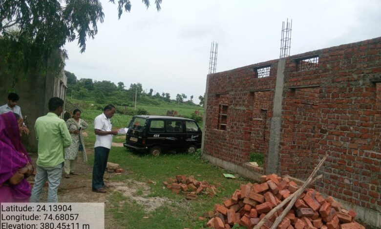 विभिन्न योजनाओं में संचालित कार्यों का किया निरीक्षण विभिन्न योजनाओं में संचालित कार्यों का किया निरीक्षण