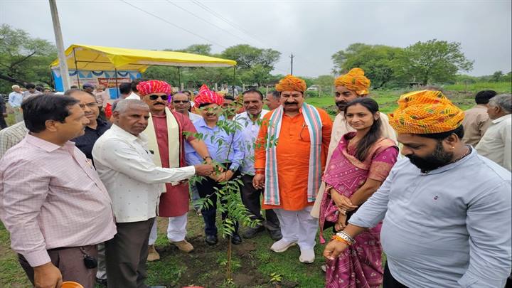 पौधारोपण: ग्राम पंचायतों में 1 दिन में रौपे गए 50 हजार से अधिक पौधे Excellent पौधारोपण: ग्राम पंचायतों में 1 दिन में रौपे गए 50 हजार से अधिक पौधे Excellent