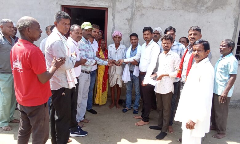 9 बहनों के इकलौते भाई के परिवार का सहारा बने ट्राइबल एंप्लॉय फेडरेशन व आदिवासी परिवार 9 बहनों के इकलौते भाई के परिवार का सहारा बने ट्राइबल एंप्लॉय फेडरेशन व आदिवासी परिवार
