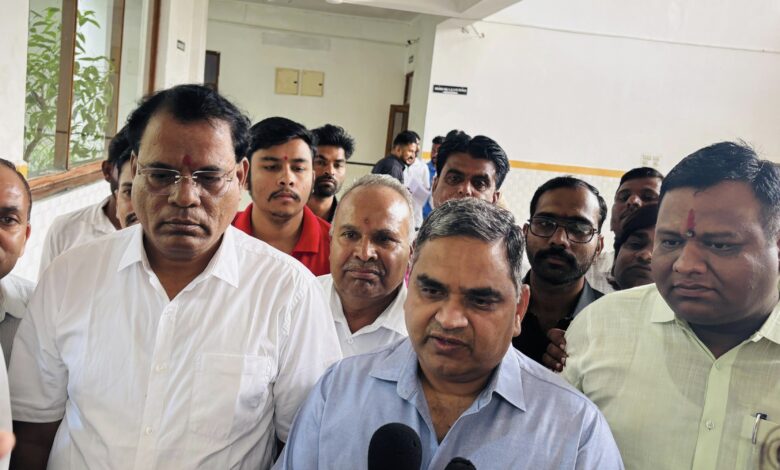 सहकारिता एवं नागरिक उड्डयन मंत्री गौतम दक ने कि जनसुनवाई