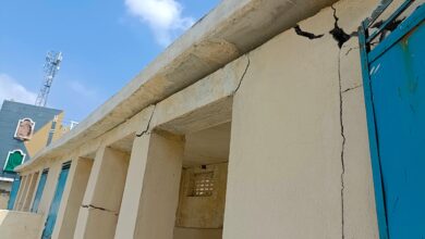 सरकारी खजाने को लगा रहे चूना, उद्घाटन से पूर्व महिला स्नानागार व शौचालय पूरी तरह से हो गए खंडर