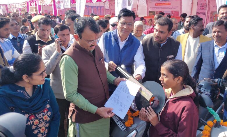राज्य सरकार के एक वर्ष पूर्ण होने पर आयोजित हुए विविध कार्यक्रम राज्य सरकार के एक वर्ष पूर्ण होने पर आयोजित हुए विविध कार्यक्रम