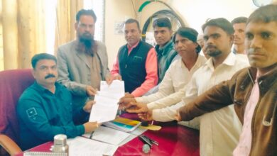 संविधान द्वारा प्रदत मौलिक अधिकारों के हनन के विरोध में दिया ज्ञापन