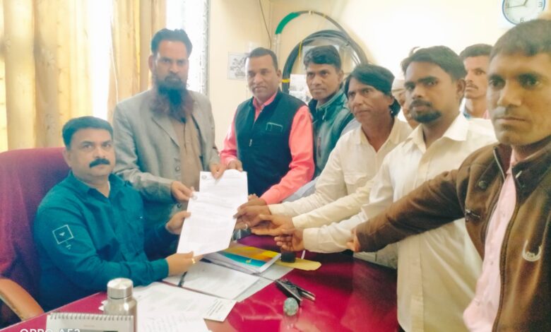 संविधान द्वारा प्रदत मौलिक अधिकारों के हनन के विरोध में दिया ज्ञापन संविधान द्वारा प्रदत मौलिक अधिकारों के हनन के विरोध में दिया ज्ञापन