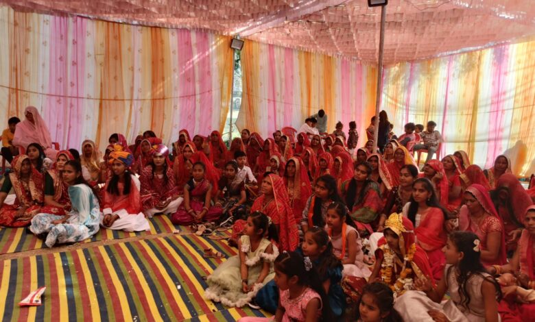 अरनोद में प्रजापत समाज ने बैंडबाजे के साथ निकाला श्रीयादे माता का भव्य जुलुस अरनोद में प्रजापत समाज ने बैंडबाजे के साथ निकाला श्रीयादे माता का भव्य जुलुस