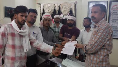 देवगढ़ थाना पूलिसकर्मियों द्वारा बिना वजह आदिवासीयों के साथ मारपीट करने पर इनके खिलाफ मुकदमा दर्ज कर कानूनी कार्यवाही के लिए सौंपा ज्ञापन