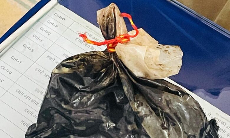 राजस्थान लोक परिवहन सेवा बस से 1-010 किलाग्राम अवैध अफीम बरामद