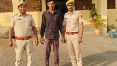 नंगी धारदार तलवार लहराते एक अभियुक्त गिरफ्तार