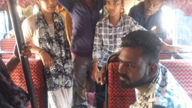 प्रतापगढ़ बस में सवार तीन बहनों की फोटो खींच रहा था मनचला पुलिस ने किया काबू 
