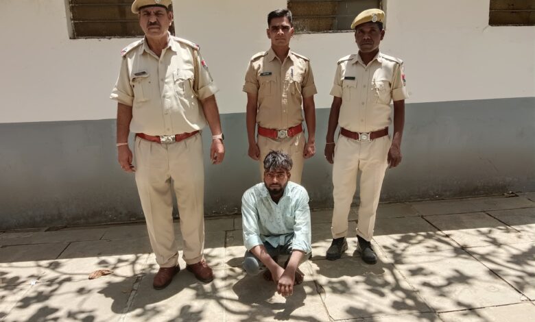 04 माह पूर्व विद्यालय में हुई चोरी के मामले का खुलासा कर मुख्य अभियुक्त को किया गिरफ्तार 04 माह पूर्व विद्यालय में हुई चोरी के मामले का खुलासा कर मुख्य अभियुक्त को किया गिरफ्तार