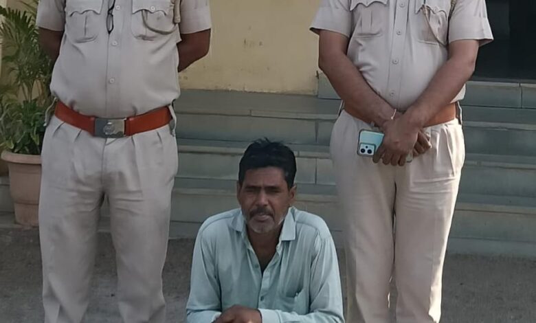 अवैध मादक पदार्थ तस्करी के परिवहन में वाहन उपलब्ध कराने वाला वांछित अभियुक्त गिरफ़्तार अवैध मादक पदार्थ तस्करी के परिवहन में वाहन उपलब्ध कराने वाला वांछित अभियुक्त गिरफ़्तार