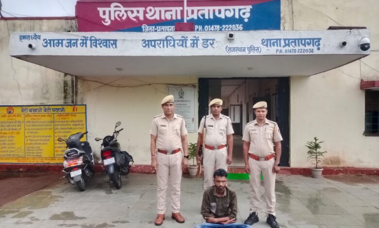 284 ग्राम अवैध मादक पदार्थ एमडी का परिवहन करते हुए अभियुक्त गिरफ्तार 284 ग्राम अवैध मादक पदार्थ एमडी का परिवहन करते हुए अभियुक्त गिरफ्तार