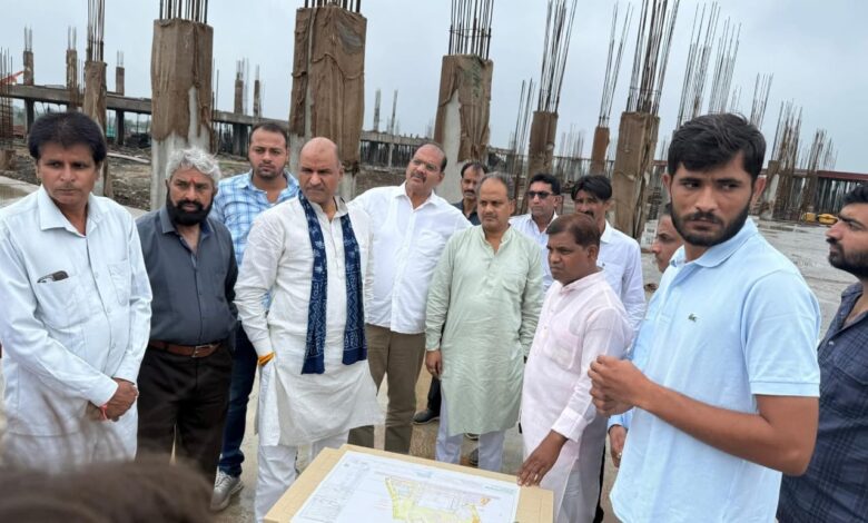 राजस्व मंत्री एवं सांसद जोशी ने किया निर्माणाधीन केंद्रीय विद्यालय का निरीक्षण राजस्व मंत्री एवं सांसद जोशी ने किया निर्माणाधीन केंद्रीय विद्यालय का निरीक्षण