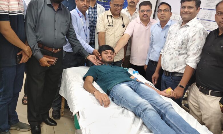 SBI के 70वें स्थापना दिवस पर SBI M.G. रोङ शाखा द्वारा रक्तदान शिविर का किया आयोजन SBI के 70वें स्थापना दिवस पर SBI M.G. रोङ शाखा द्वारा रक्तदान शिविर का किया आयोजन