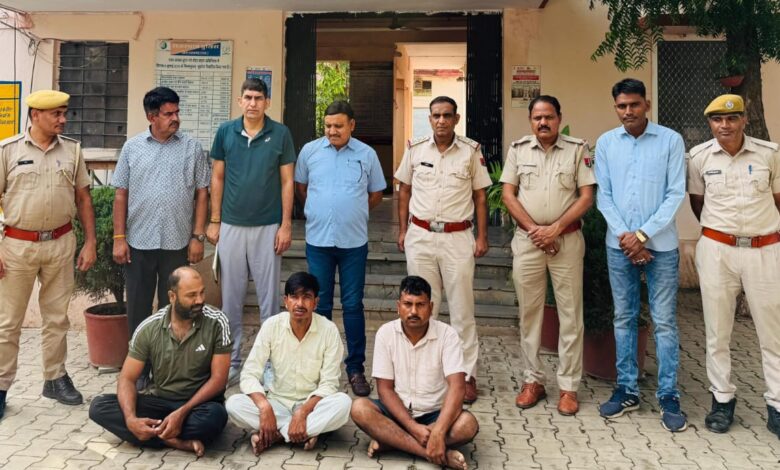 कुख्यात अपराधी सलमान को हथियार उपलब्ध कराने वाले तीन अभियुक्त गिरतार कुख्यात अपराधी सलमान को हथियार उपलब्ध कराने वाले तीन अभियुक्त गिरतार
