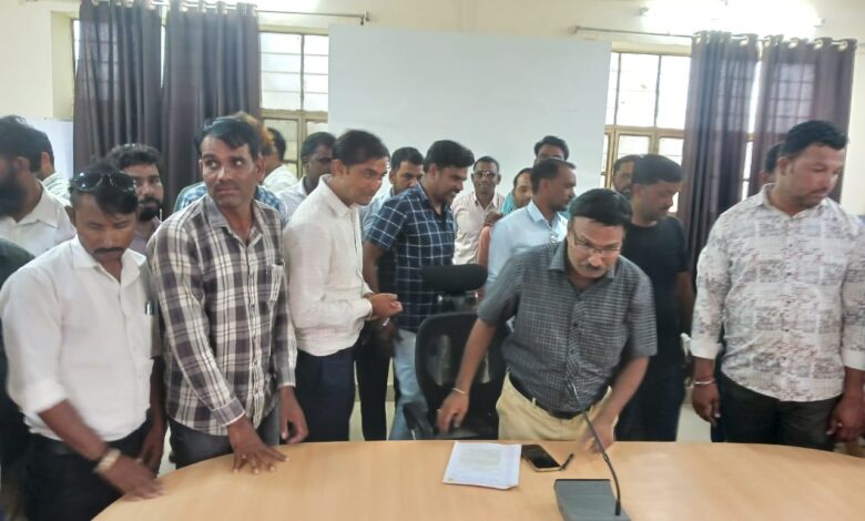 तकनीकी कर्मचारियों की ज्वलंत समस्याओं के निराकरण करने लिए दिया ज्ञापन