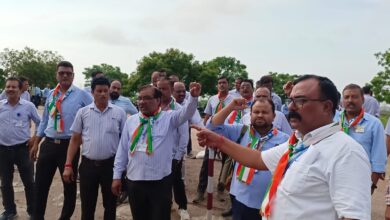 केंद्रीय स्तर के साथ स्थानीय मुद्दों के निराकरण की मांग को लेकर इंटक का फैक्ट्री गेट पर प्रदर्शन