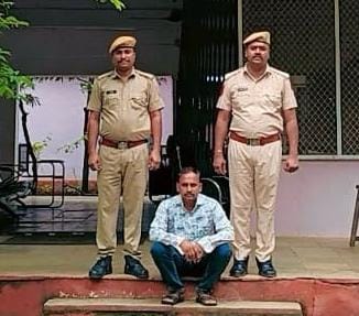 151.480 किलोग्राम अवैध अफीम डोडाचूरा परिवहन करने के मामले में वांछित अभियुक्त गिरफ्तार