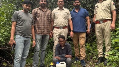 एमडी की डील करते 03 अभियुक्तों को किया गिरफ्तार जब्त अवैध एमडी की अनुमानित कीमत 50 लाख 60 हजार रूपये जंगल में एमडी बनाने की जगह तक पहुंची पुलिस