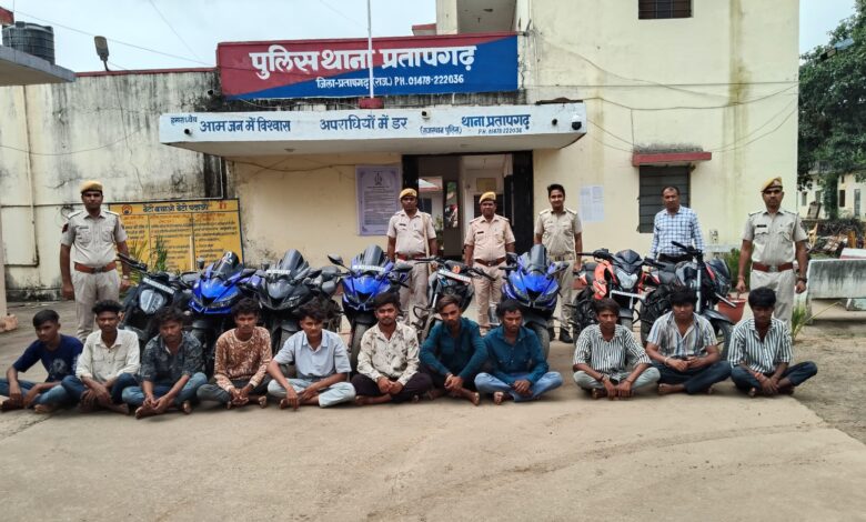 जानलेवा स्टंट करने वालों के खिलाफ कार्यवाही 11 गैरसायल गिरफ्तार  08 स्पोर्ट्स बाईक 207 एमवी एक्ट में जब्त