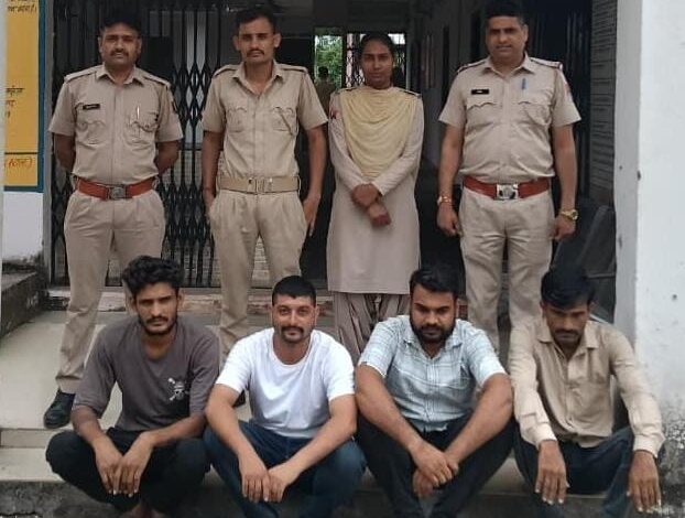 दुकान के किराऐ की बात को लेकर दो पक्षों में हुई लडाई के मामले में 4 अभियुक्त गिरफ्तार