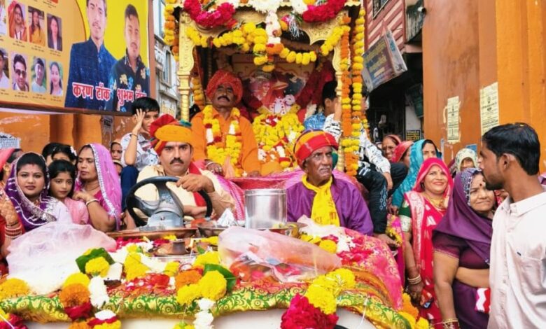 गादी माता की भव्य शोभायात्रा में आई माता के दर्शन को उमड़ा श्रद्धा का सैलाब