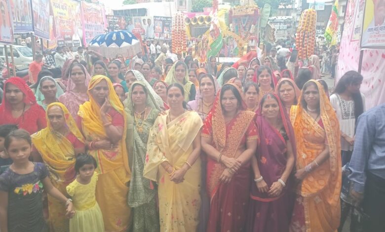 बाबा रामदेव की भव्य शोभायात्रा निकाली गई 