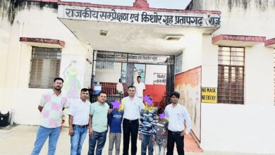 गडरियो के चंगुल से मुक्त कराए तीन मासूमो को प्रशासन ने जारी किया बंधुआ मुक्ति प्रमाण पत्र जिले की बंधुआ श्रमिक की यह प्रथम कार्यवाही