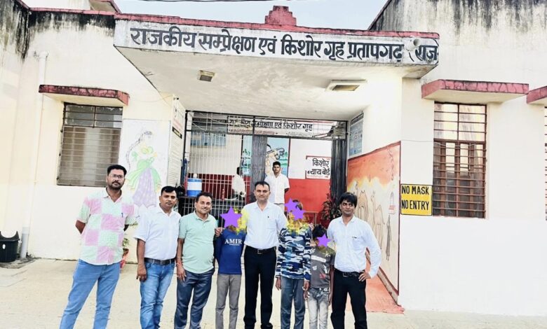 गडरियो के चंगुल से मुक्त कराए तीन मासूमो को प्रशासन ने जारी किया बंधुआ मुक्ति प्रमाण पत्र जिले की बंधुआ श्रमिक की यह प्रथम कार्यवाही