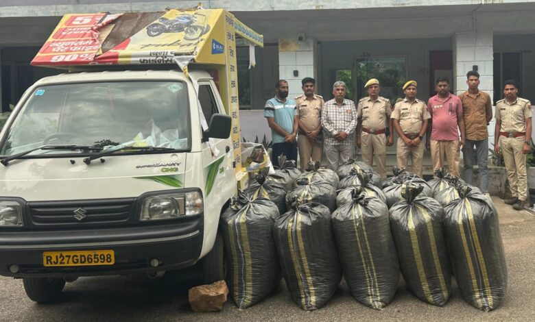 360 किलोग्राम अवैध डोडाचुरा जब्त मोटरसाईकिल कम्पनी का प्रचार करने वाले लोडिंग टैम्पों में स्कीम बना अवैध डोडाचुरा का किया जा रहा था परिवहन